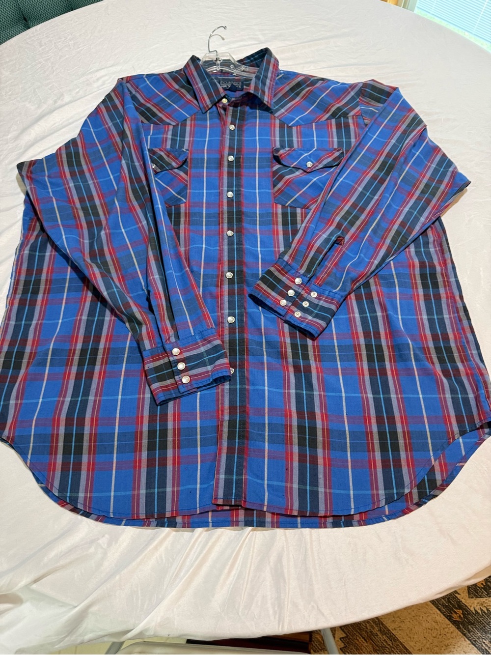 Men's Casual Blue Plaid Button-Down Shirt with Chest Pockets